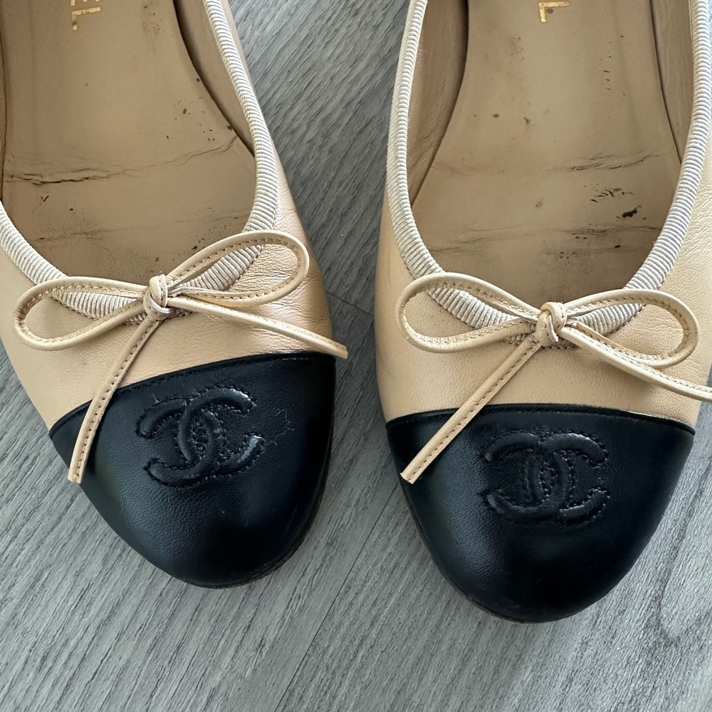 Chanel Women's Black and Tan Ballet Flats - Picture 3 of 7